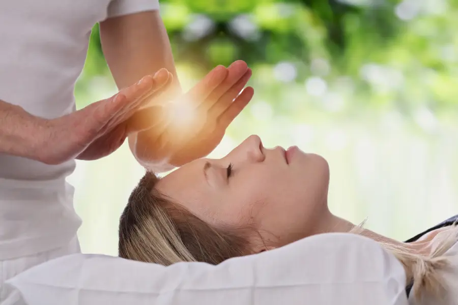 How Energy Readings Support Healing and Emotional Release Chicago, IL